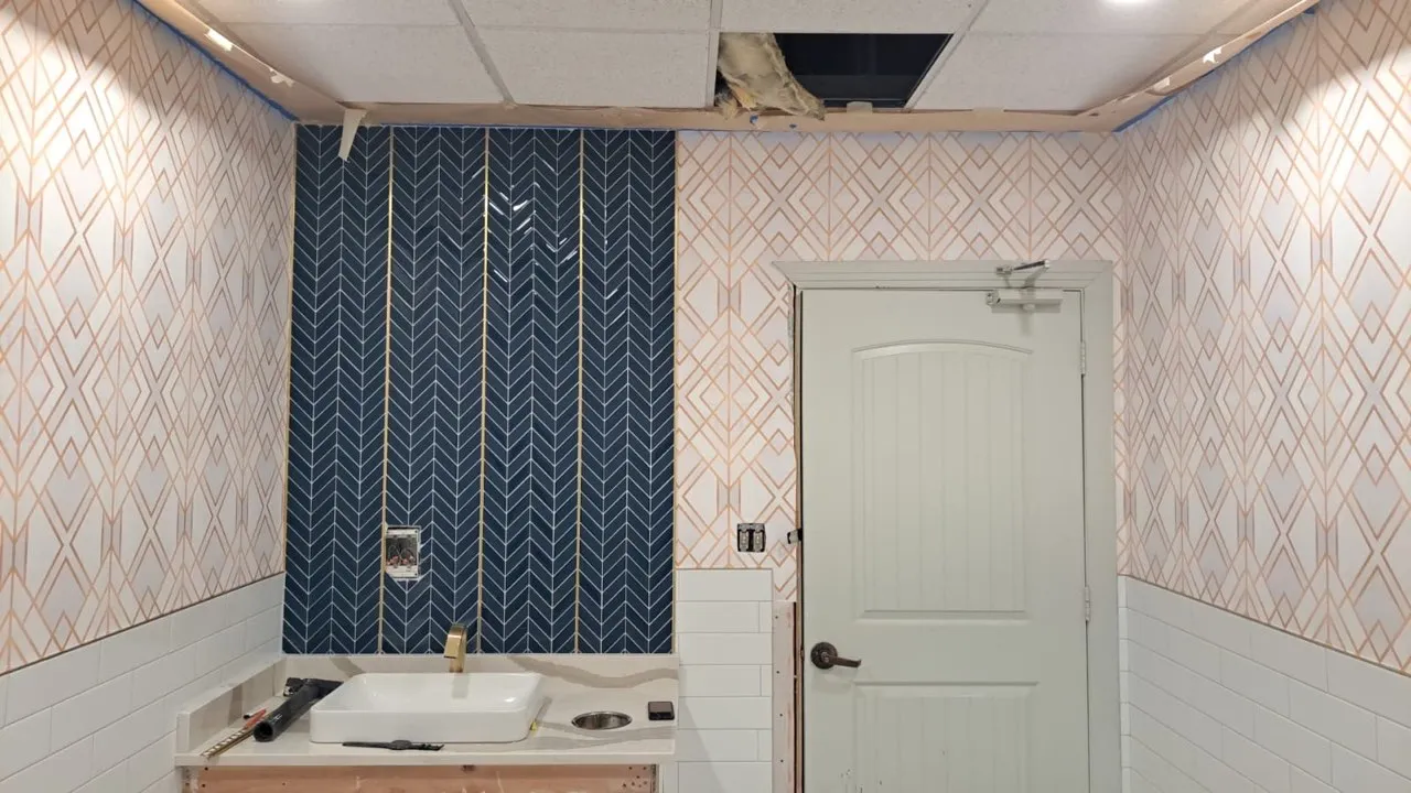 Wallpaper installation project in Poinciana, FL